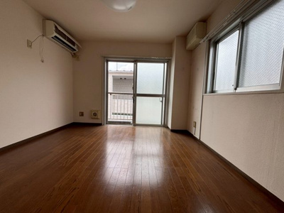 【居間・リビング】 | イグチマンション | こちらの居間で趣味の時間をお楽しみください