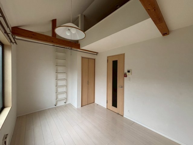 ユイットAの居間・リビング|こちらの居間で趣味の時間をお楽しみください