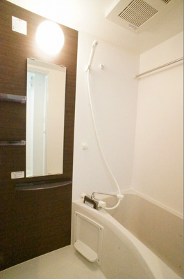 【浴室】 | リブリ・上つるま | 落ち着いた空間のお風呂です