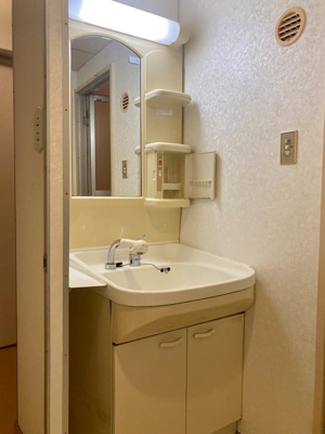 【洗面所】 | さつき住宅２５号棟 | ゆったりとスペースのある洗面所