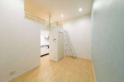 【居間・リビング】 | ラブリーレジデンス相模原 | こちらのリビングで趣味の時間をお楽しみください