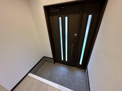 【玄関】 | 綾瀬市霞台戸建 | 落ち着いた玄関です
