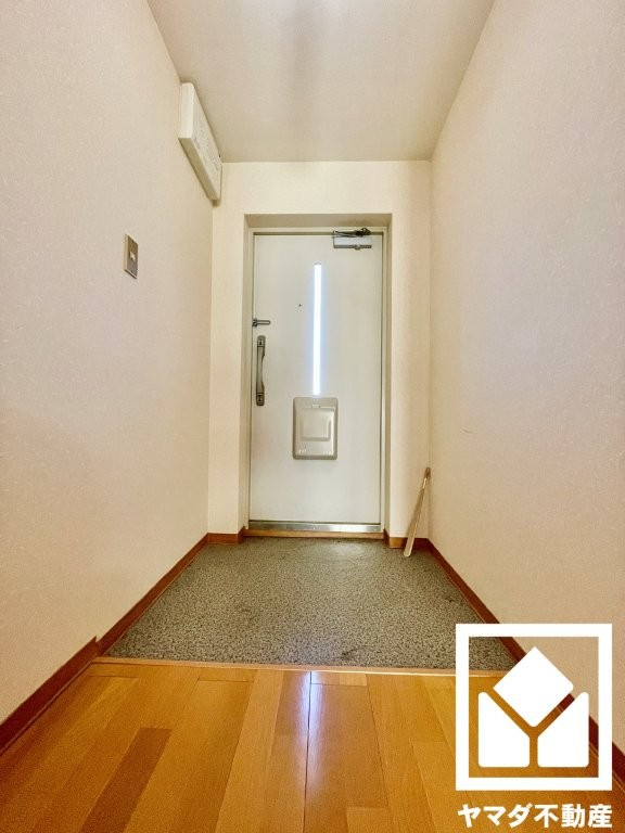 コトーハイツ伏見稲荷A棟の玄関