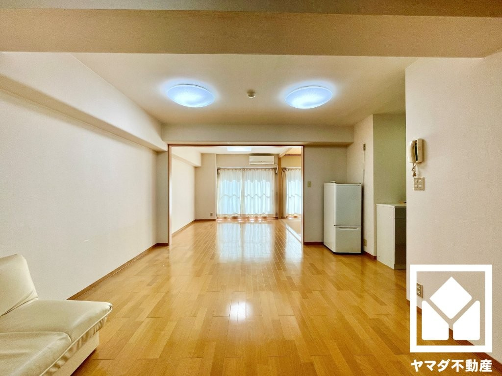 コトーハイツ伏見稲荷A棟の居間・リビング