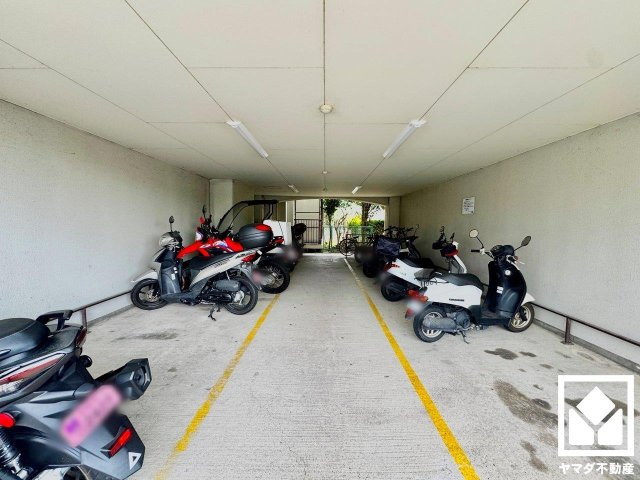 コトーハイツ伏見稲荷A棟の駐輪場