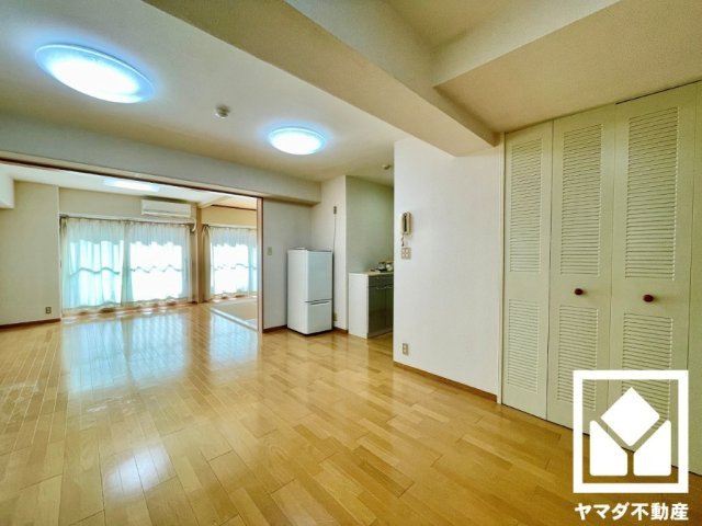 コトーハイツ伏見稲荷A棟の居間・リビング