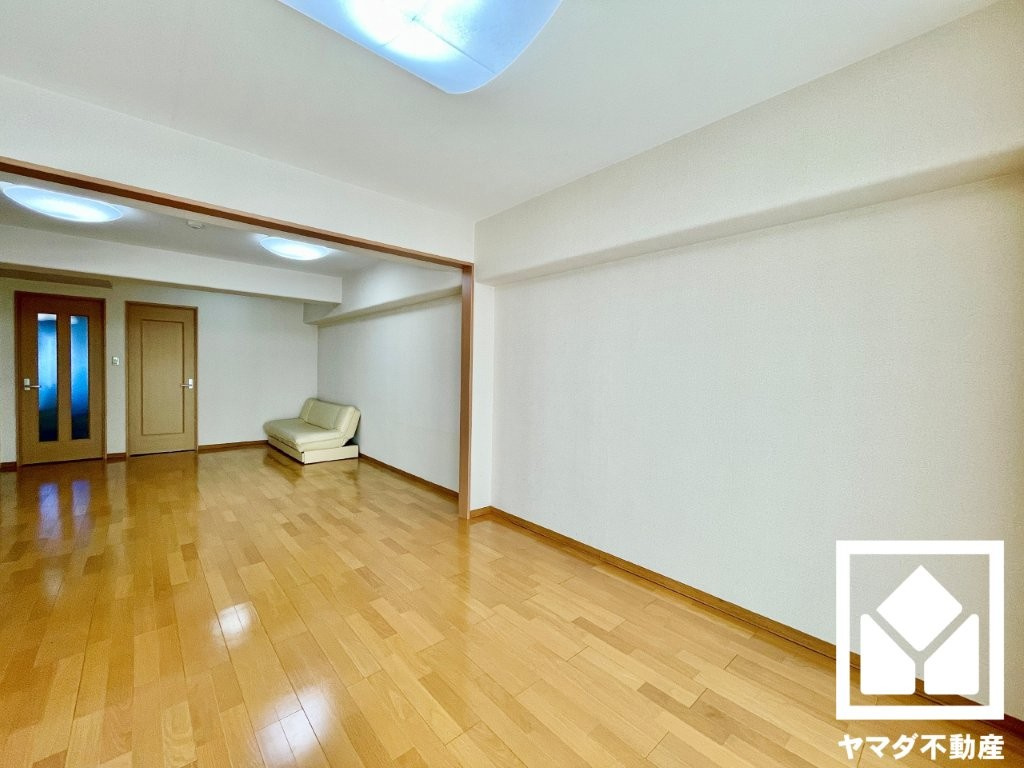 コトーハイツ伏見稲荷A棟の居間・リビング