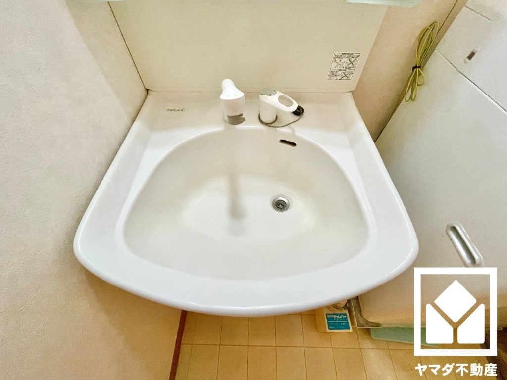 コトーハイツ伏見稲荷A棟の独立洗面台