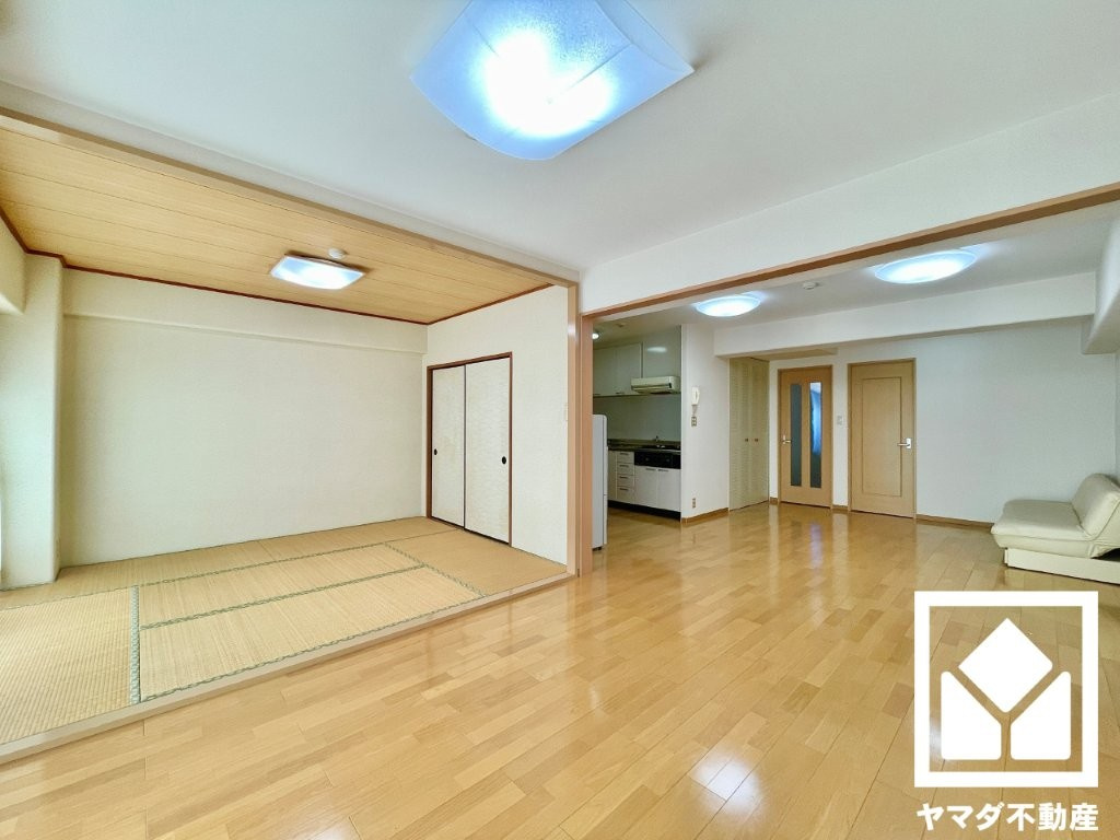 コトーハイツ伏見稲荷A棟の居間・リビング