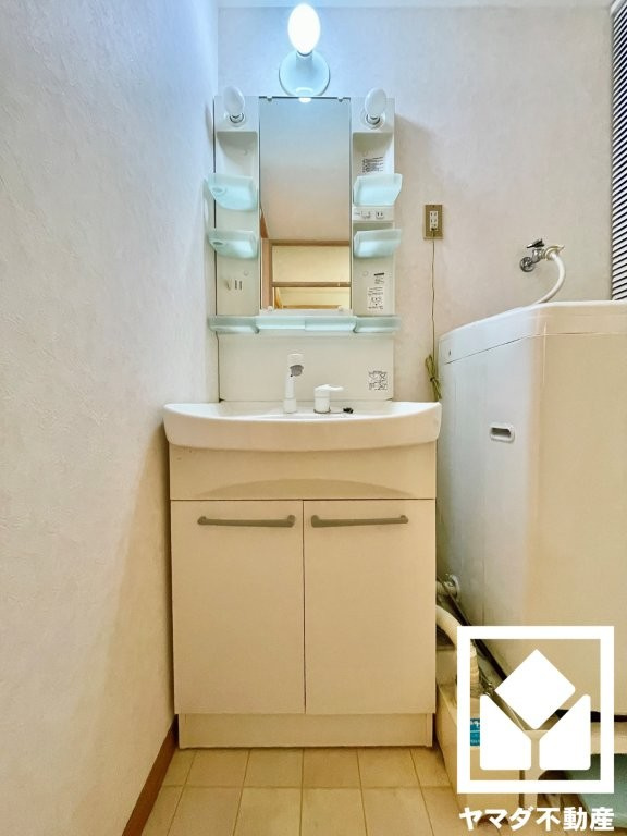 コトーハイツ伏見稲荷A棟の独立洗面台