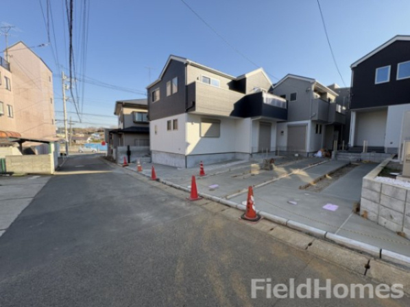 伊勢原市東大竹新築戸建て　1期3号棟の前面道路含む現地写真|前面道路含む現地写真です。