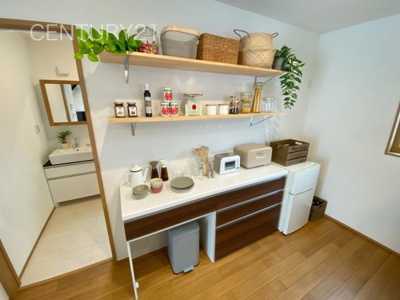 【キッチン】 | 前橋市朝倉町一丁目モデルハウス | キッチン横に食材等の収納に便利な収納付き。