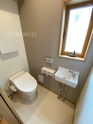 【トイレ】 | 前橋市朝倉町一丁目モデルハウス | 温水シャワー洗浄機能付きです。