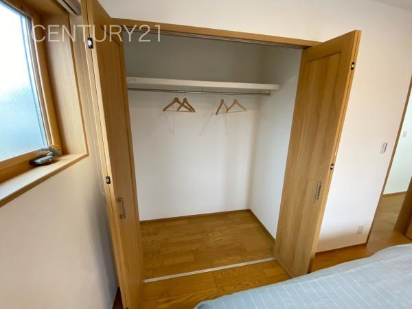 前橋市朝倉町一丁目モデルハウスの収納|ハンガーパイプ付きクローゼットです。