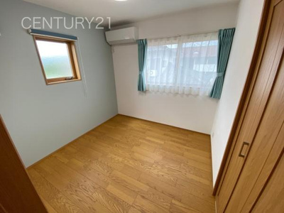 【洋室】 | 前橋市朝倉町一丁目モデルハウス | ２面採光の明るい洋室です。