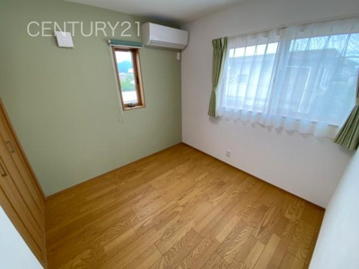 【洋室】 | 前橋市朝倉町一丁目モデルハウス | ２面採光の明るい洋室です。