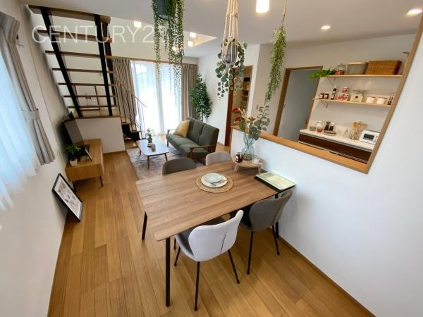 前橋市朝倉町一丁目モデルハウスの居間・リビング|ダイニングテーブルスペース