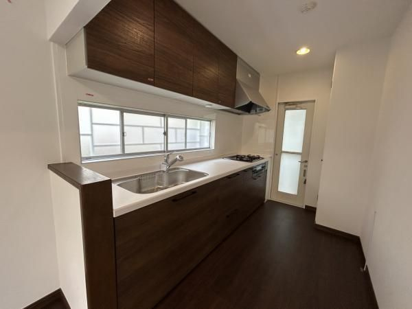 福岡市南区柏原6丁目　中古戸建のキッチン|キッチンでお料理をお楽しみください