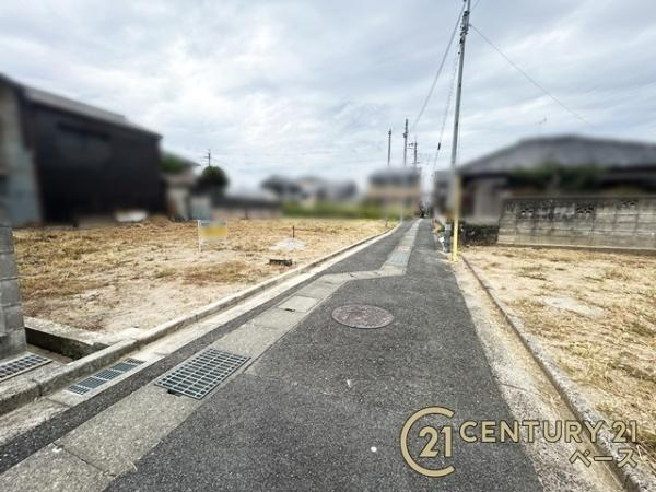 磯城郡田原本町郭内の売地の前面道路含む現地写真|落ち着いた雰囲気の閑静な住宅地内です！