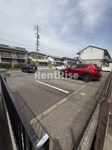 アイリス今伊勢の駐車場