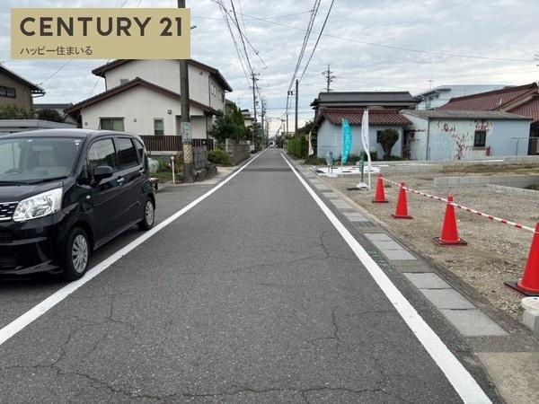 岡崎市森越町字三円の売地の前面道路含む現地写真