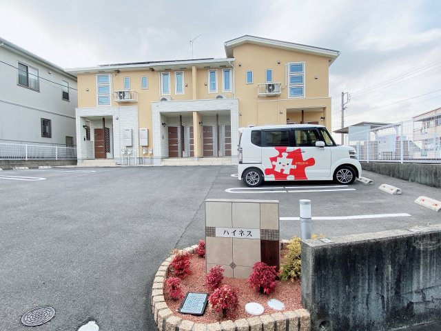 ハイネスの駐車場