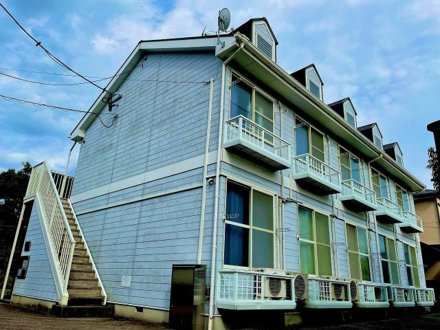 レオパレススワンの外観