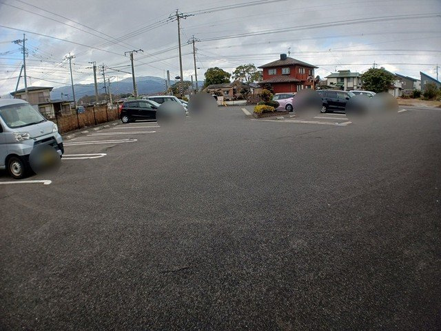 ファーストレジデンス　Ｂの駐車場