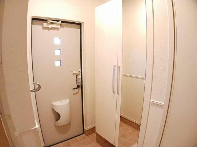 ファーストレジデンス　Ｂの玄関