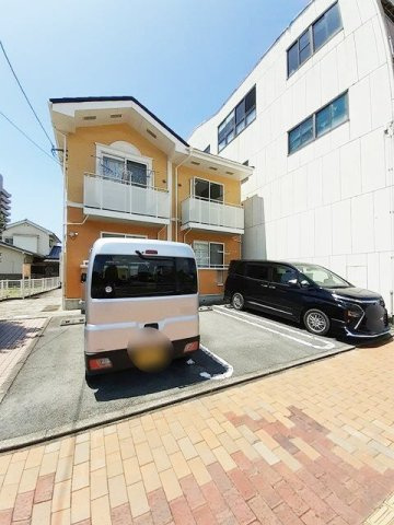 ローレル大正町の駐車場