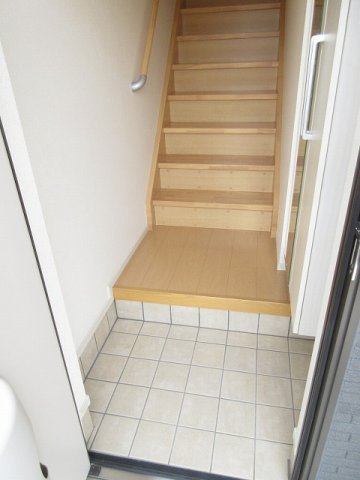 トリニティ　ヴィレッジ　Ⅲの玄関