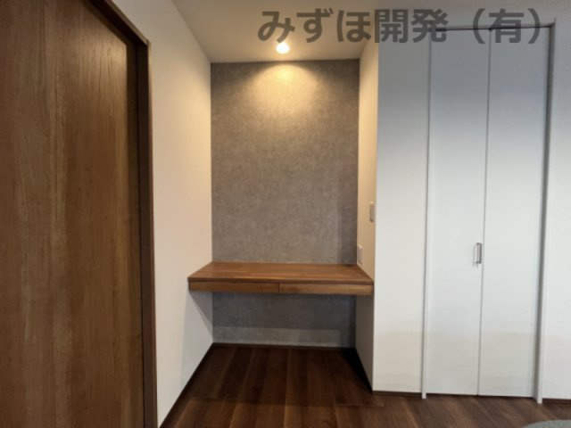 天童市中里5丁目7-15のダイニング|デスクカウンターはお子様の勉強や共有パソコン作業にピッタリ！