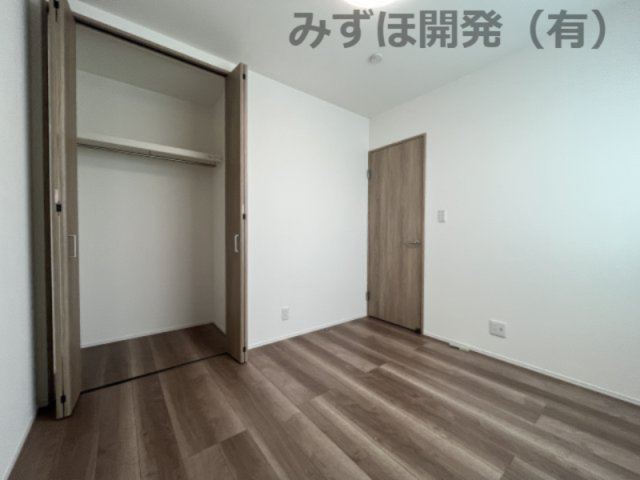 天童市中里5丁目7-15の洋室|各洋室にクローゼット付き！収納でスペースを圧迫する心配はありません