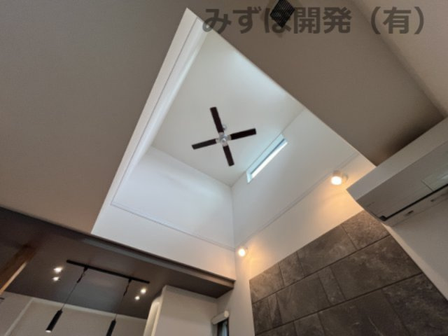 天童市中里5丁目7-15のその他|開放感のある吹き抜けにはシーリングファンで空気の循環もバッチリ！