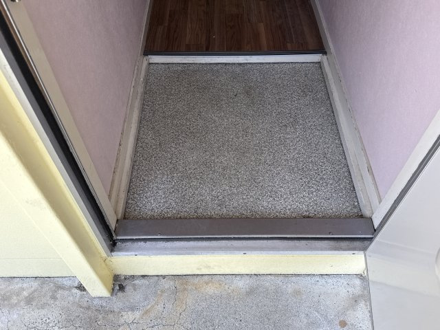 やまやコーポの玄関