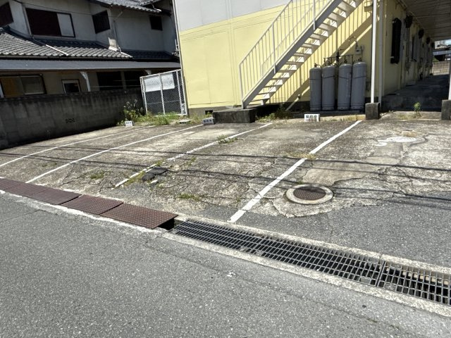 やまやコーポの駐車場