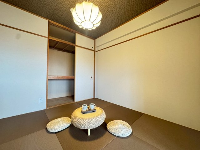 ＪＲ・京阪の２沿線アクセス可能◆２階部分リフォーム済み３ＬＤＫ住戸◆パデシオン宇治木幡の和室|和室・押入