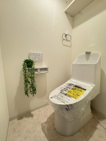 ＪＲ・京阪の２沿線アクセス可能◆２階部分リフォーム済み３ＬＤＫ住戸◆パデシオン宇治木幡のトイレ|トイレ