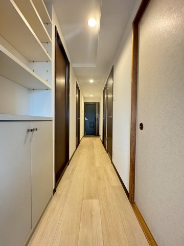 ＪＲ・京阪の２沿線アクセス可能◆２階部分リフォーム済み３ＬＤＫ住戸◆パデシオン宇治木幡のその他|廊下・収納スペース