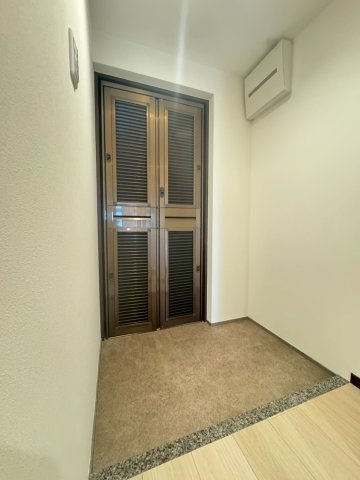 ＪＲ・京阪の２沿線アクセス可能◆２階部分リフォーム済み３ＬＤＫ住戸◆パデシオン宇治木幡の玄関|玄関