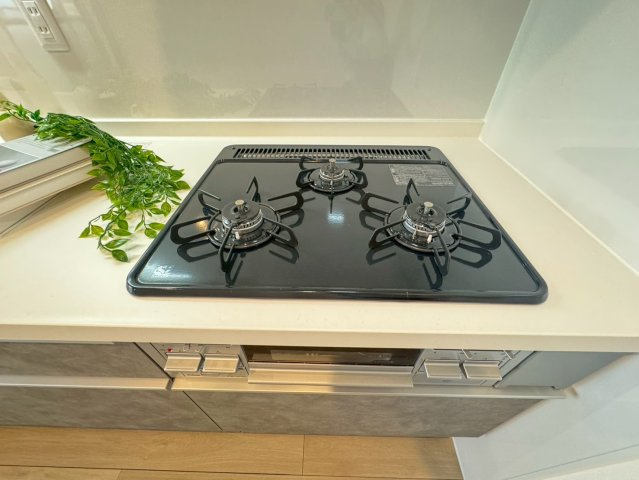 ＪＲ・京阪の２沿線アクセス可能◆２階部分リフォーム済み３ＬＤＫ住戸◆パデシオン宇治木幡のキッチン|コンロ