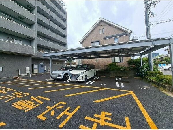 ソシア楠乃木の駐車場