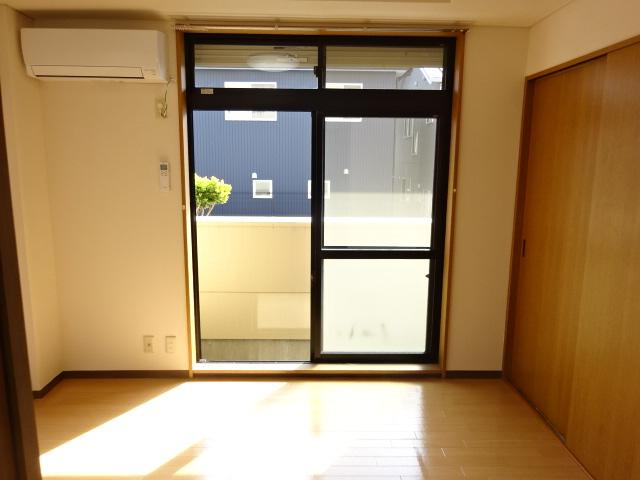 スカイウィング草間の内装|洋室(北側から)