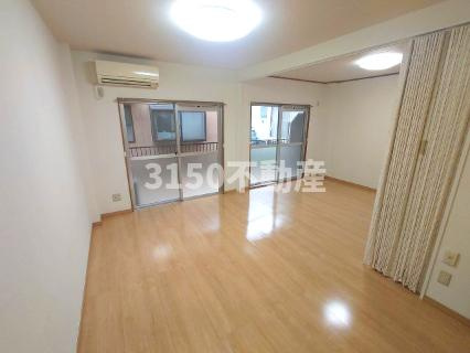 鏡島レイナの内装