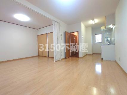 鏡島レイナの居間・リビング