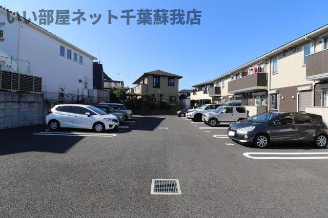 リッチモンブランの駐車場|車をお持ちの方に嬉しい駐車場付きの物件です