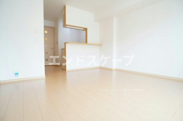 ブルームフィールドⅢ－Ａの居間・リビング|高崎、前橋のお部屋探しはエンドスケープまで！お客様の理想お聞かせ下さい♪