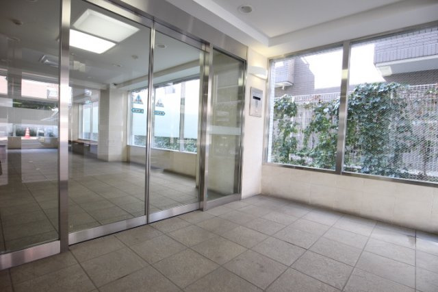 プライムアーバン西荻窪Ⅱのエントランス