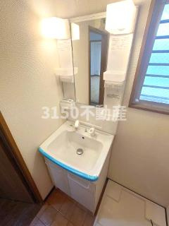 鏡島レイナの洗面所