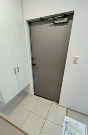 RIDGE北堀江の玄関